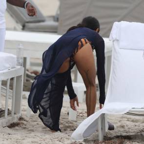 Karrueche Tran bent over