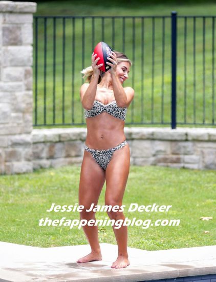 Jessie James Decker goodie