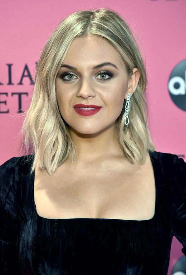 Kelsea Ballerini boobs