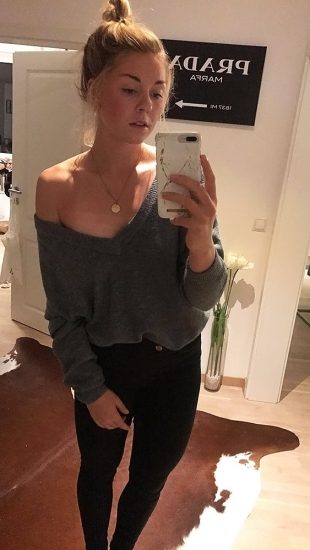 Carina Witthoft hot selfie