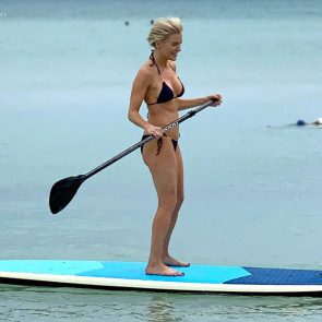 Megyn Kelly looks great in bikini