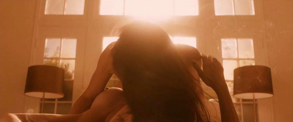 Maggie Q lesbo action