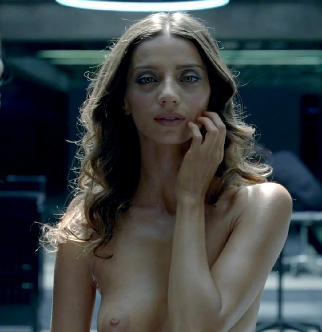 Angela Sarafyan And Shannon Woodward Nude Lesbo Scene In Westworld Series