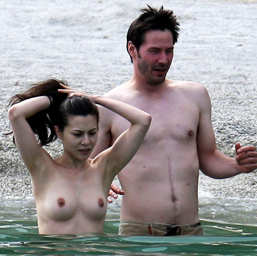 Keanu Reeves Girlfriend China Chow Showed Nude Tits At The Beach