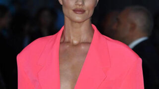 Rosie Huntington-Whiteley Braless for Versace’s Fashion Show