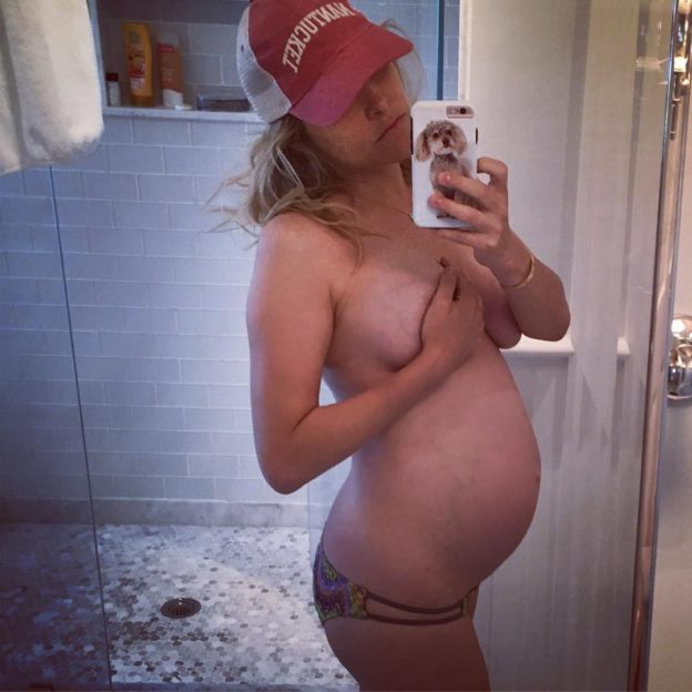 Jenny Mollen Pregnant Sexy (10 Photos)