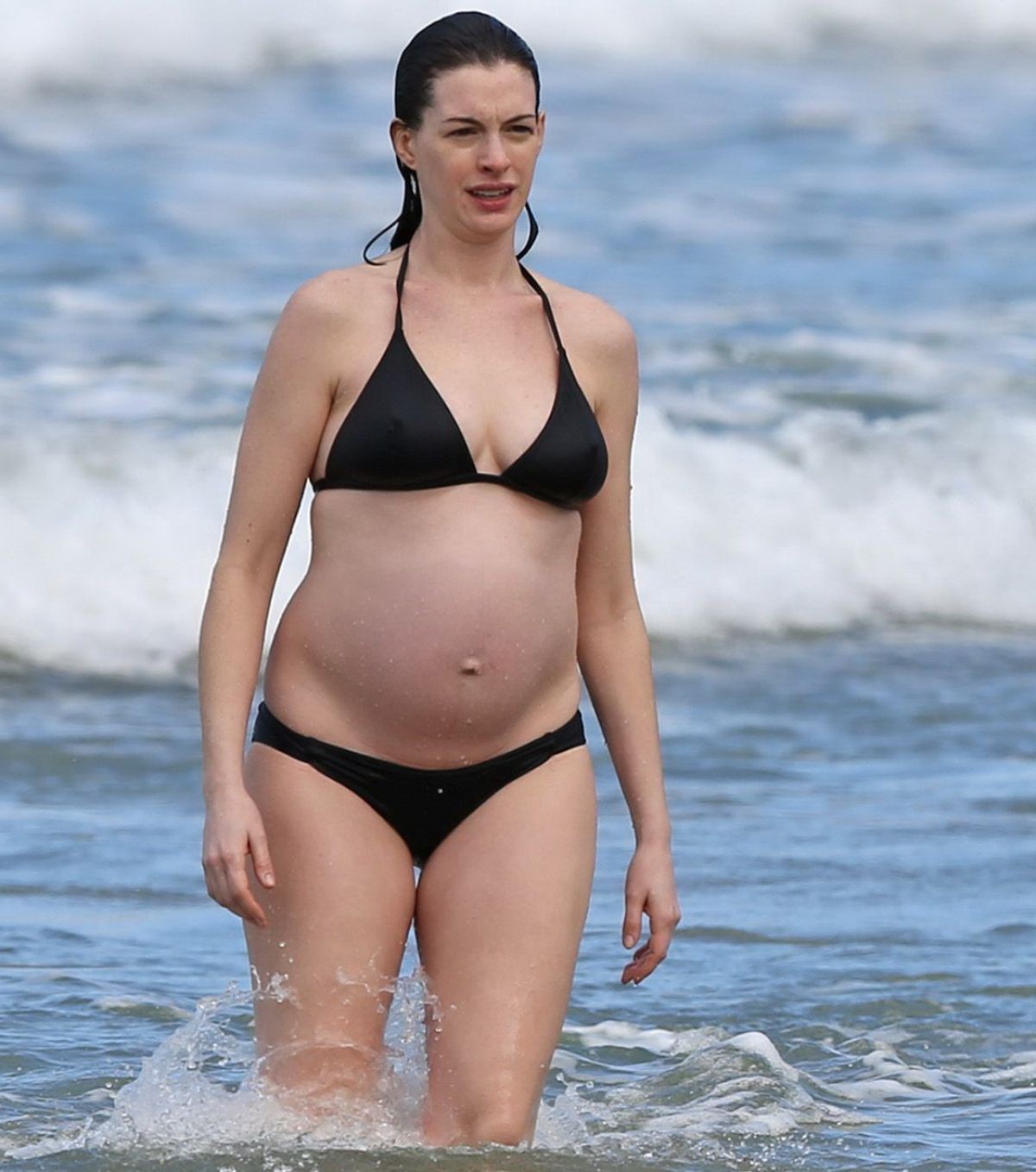 Anne Hathaway Pregnant In Bikini