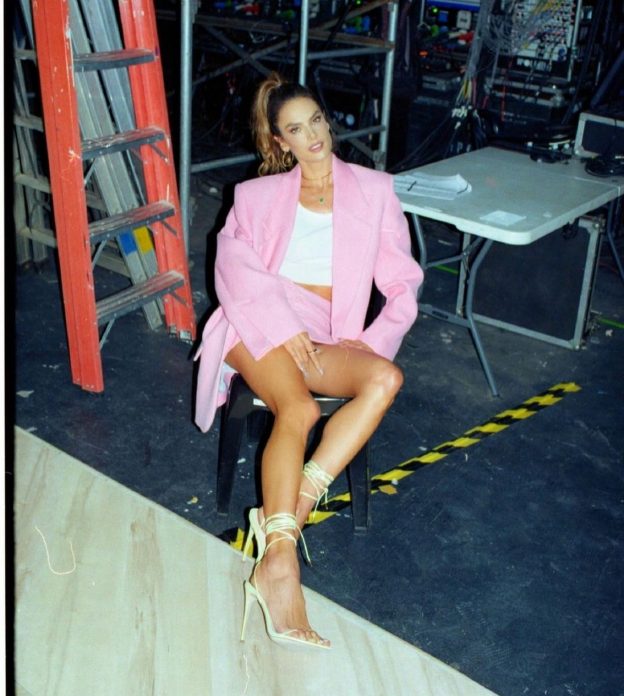 Alessandra Ambrosio Sexy Legs In Mini Skirt (4 Photos)