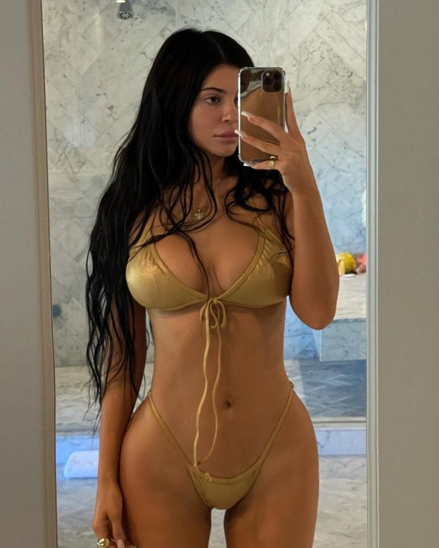 Kylie Jenner In Good American Bikini (5 Photos)