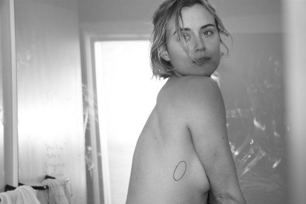Taylor Schilling Topless And Sexy (8 Photos)