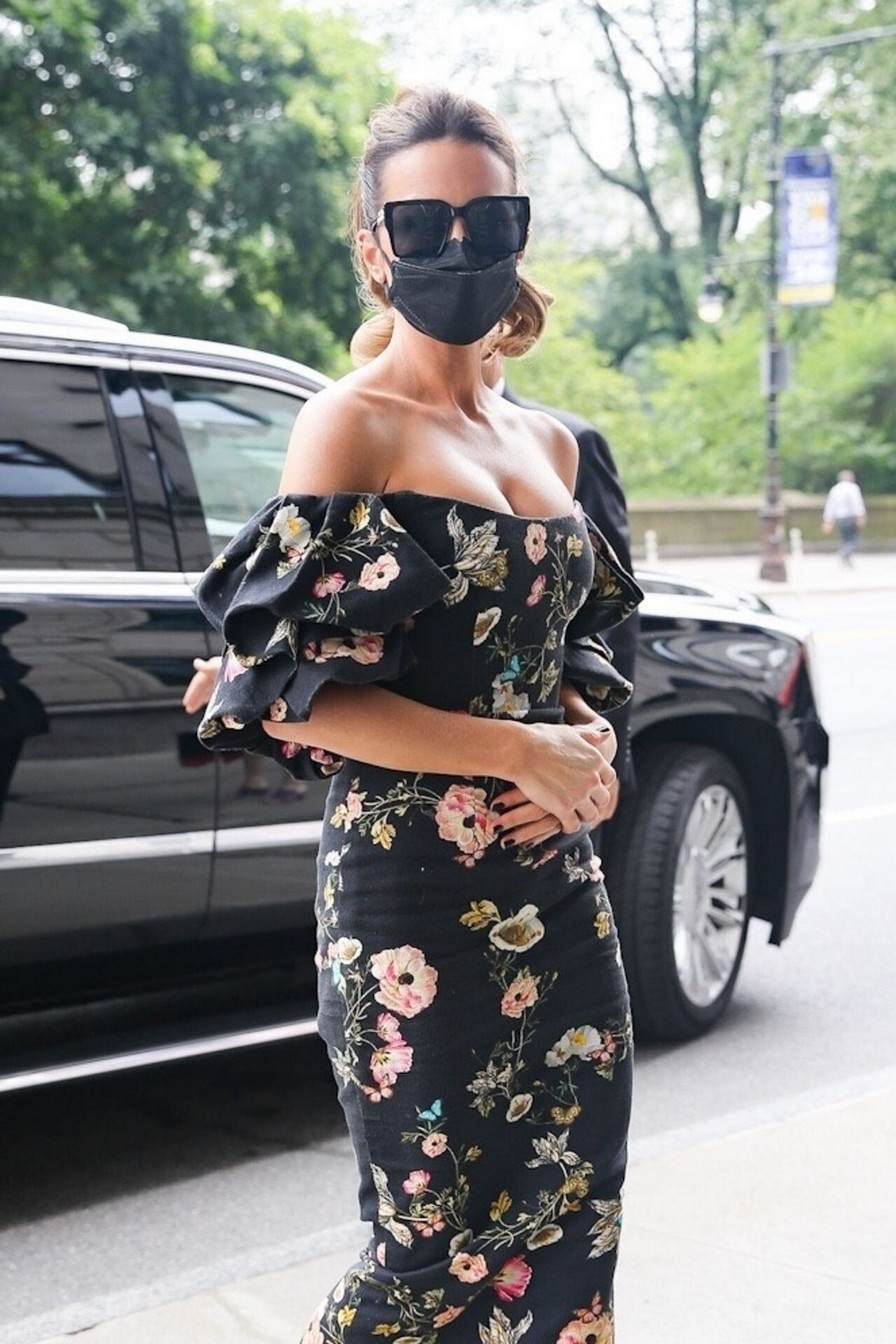 Kate Beckinsale Sexy In Floral Dress 