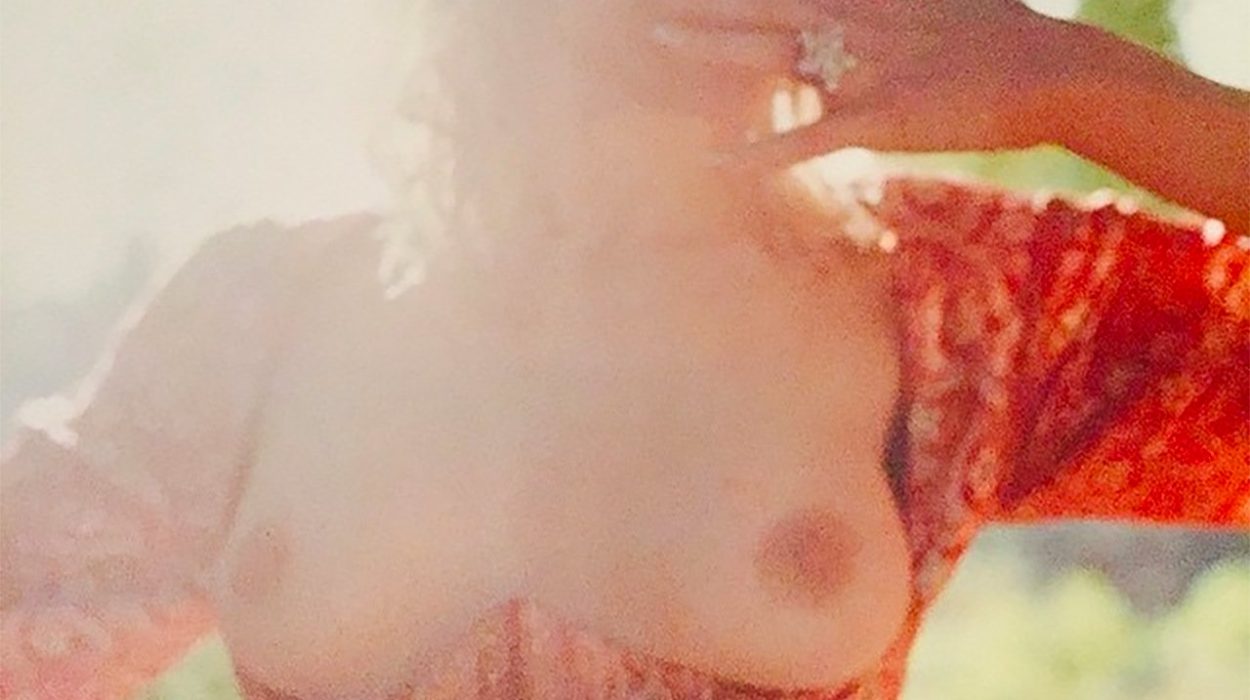 Courtney Love Naked (1 Photo)
