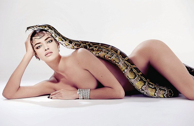Irina-Shayk-Nude-Snake-Pose
