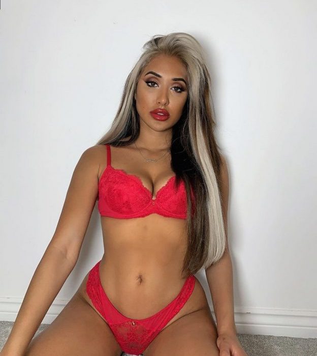 Zahida Allen Sexy Xmas