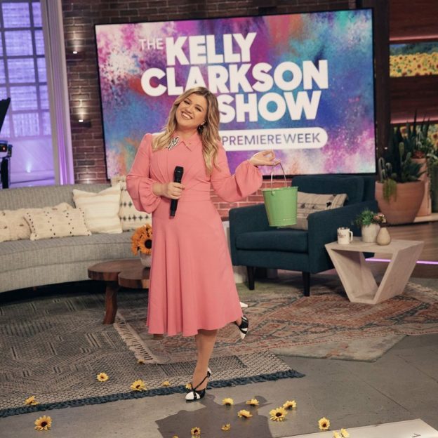 Kelly Clarkson Presented Vin Diesel’s First Single “Feel Like I Do”