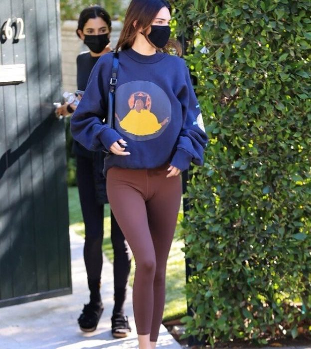 Kendall Jenner Cameltoe In Leggings