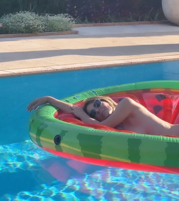 Elizabeth Hurley Nude In The Pool