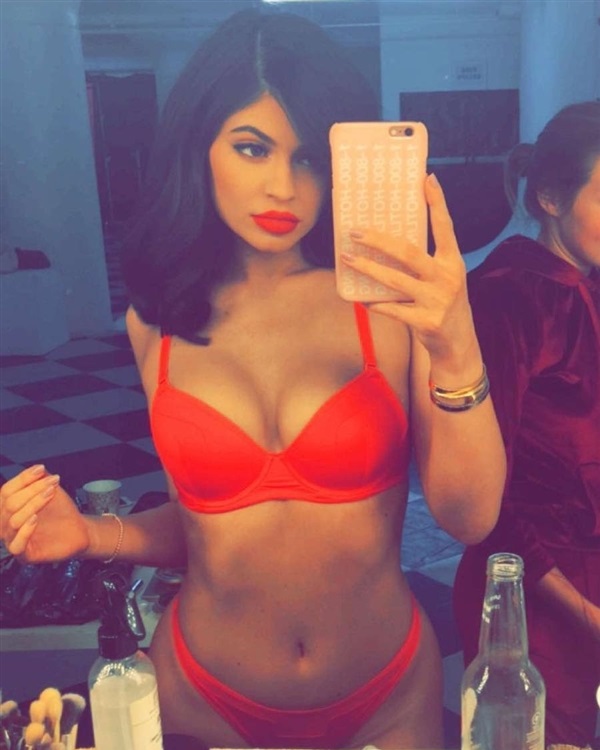 Kylie-Jenner-Sexy-1-1