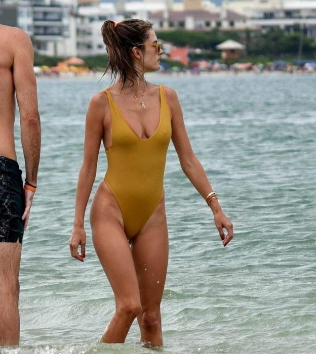 Alessandra Ambrosio Sexy 2019