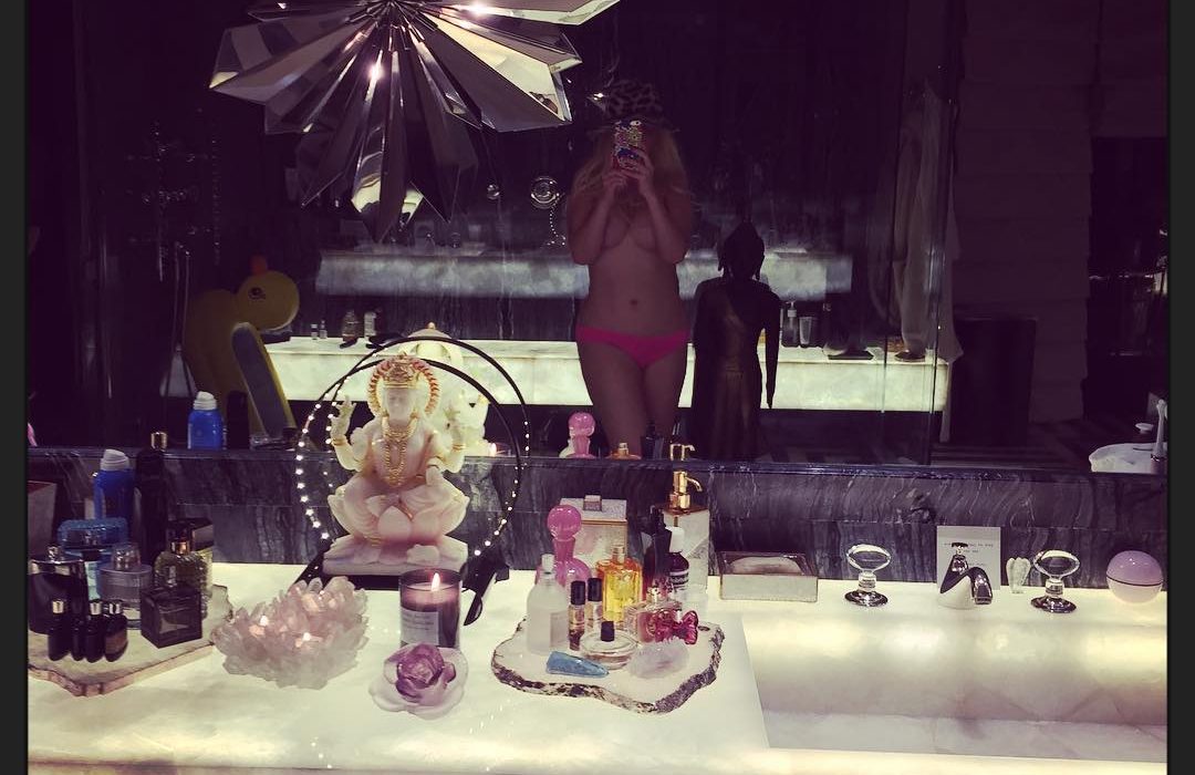 Christina Aguilera Topless (1 Photo)